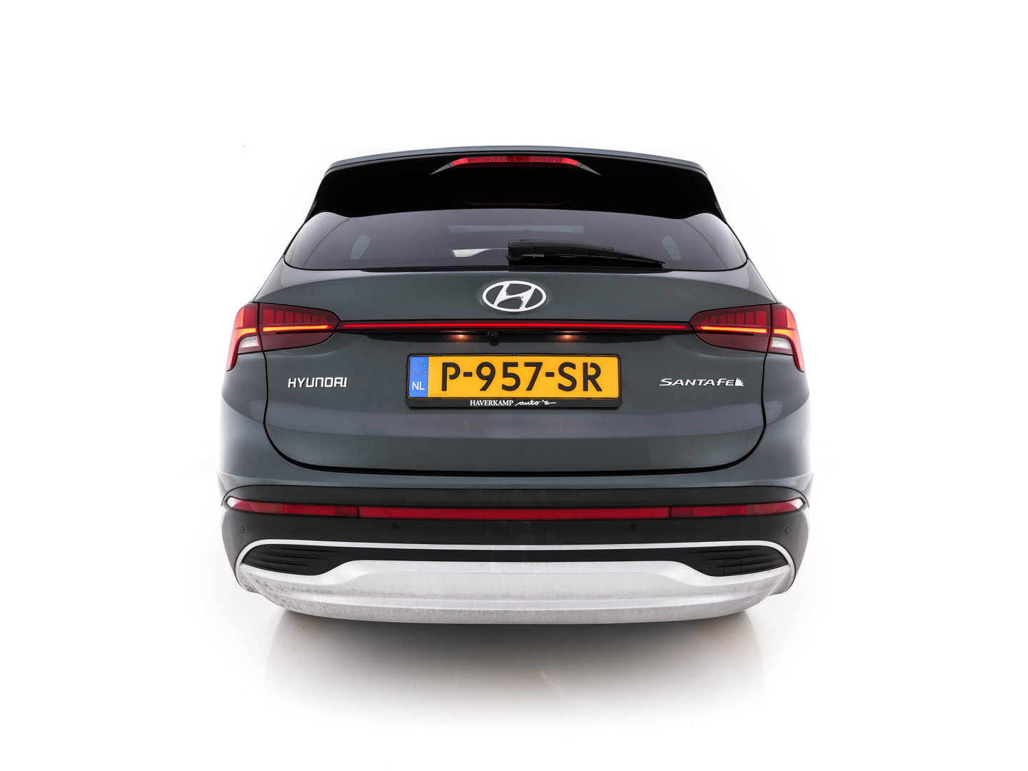 Hyundai Santa Fe 1.6 T-GDI HEV Premium Sky (Face-lift) (INCL-BTW) *PANO | LEATHER | FULL-LED | ADAPTIVE-CRUISE | BLINDSPOT | MEMORY-PACK | DIGI-COCKPIT | SHIFTPADDLES | PRIVACYGLASS | NAVI-FULLMAP | HEAD-UP |19''ALU*