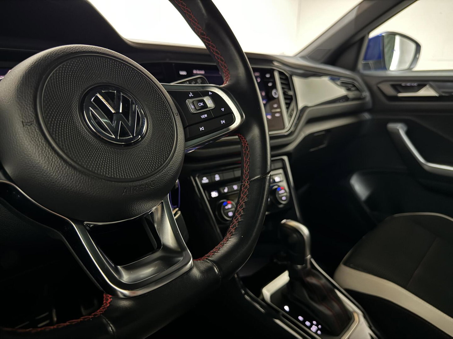 Volkswagen T-Roc 1.5 TSI R-Line Pano Virtual Carplay Sfeer