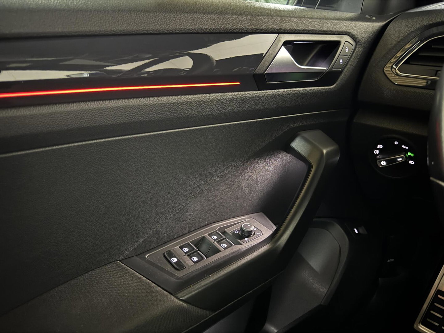 Volkswagen T-Roc 1.5 TSI R-Line Pano Virtual Carplay Sfeer