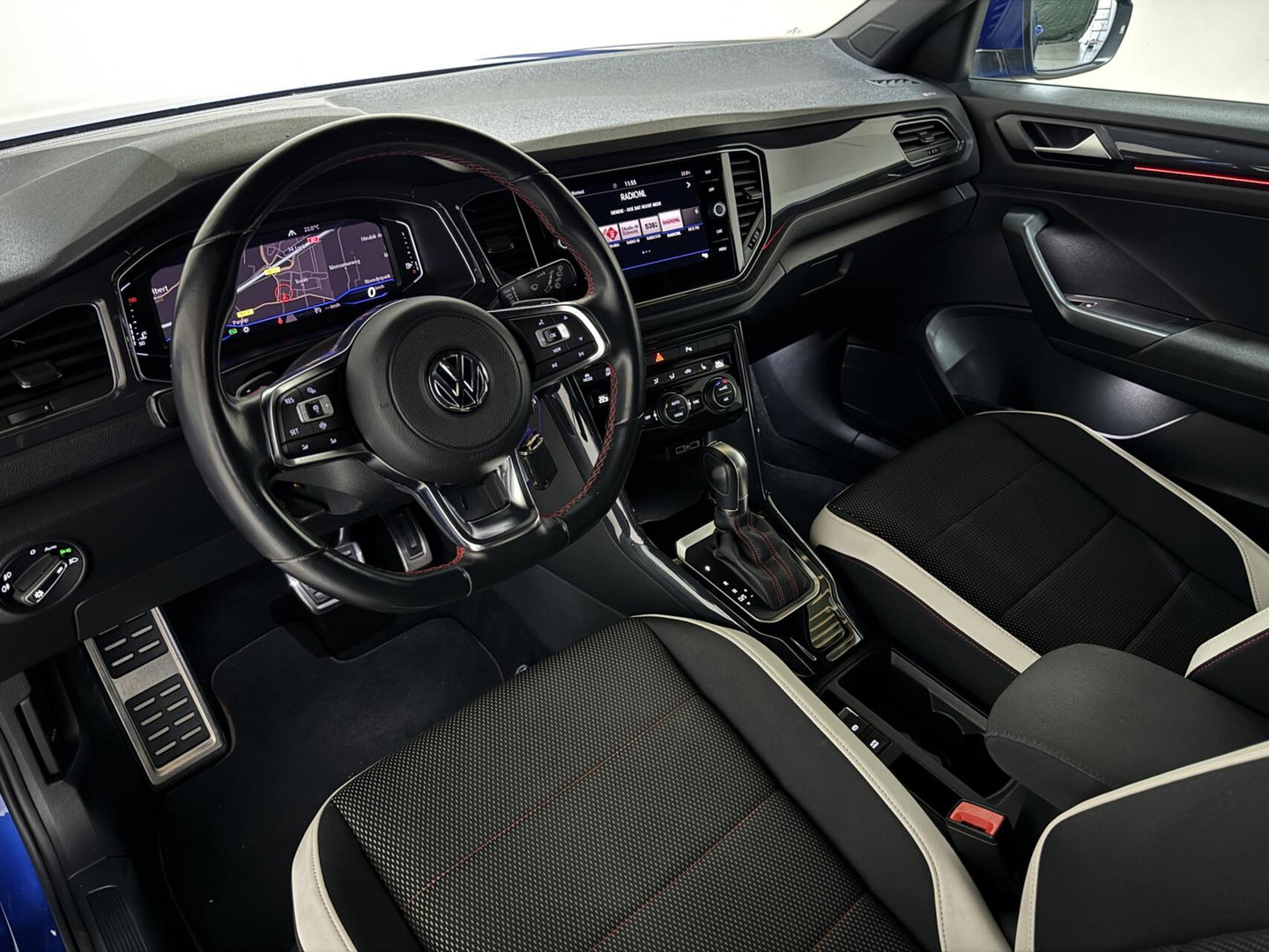 Volkswagen T-Roc 1.5 TSI R-Line Pano Virtual Carplay Sfeer