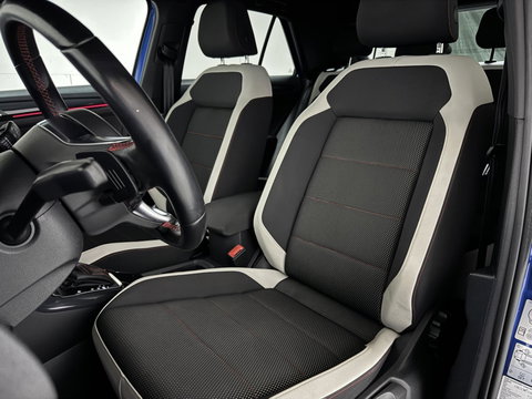 Volkswagen T-Roc 1.5 TSI R-Line Pano Virtual Carplay Sfeer