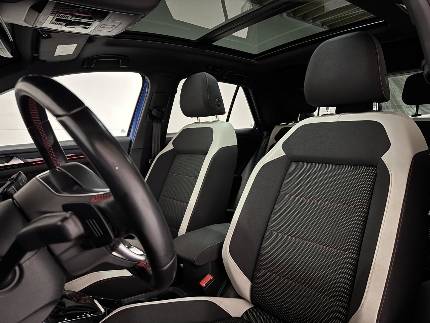 Volkswagen T-Roc 1.5 TSI R-Line Pano Virtual Carplay Sfeer