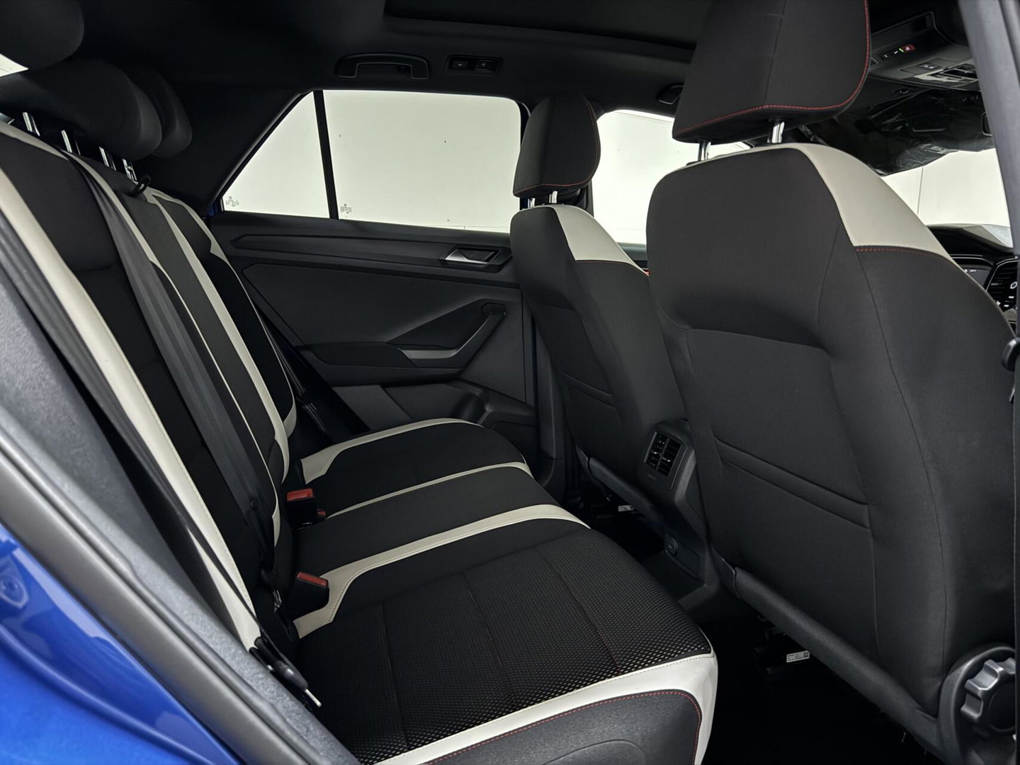 Volkswagen T-Roc 1.5 TSI R-Line Pano Virtual Carplay Sfeer
