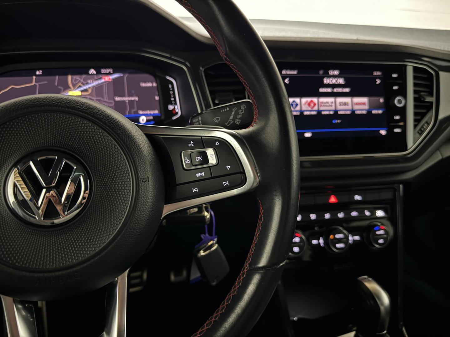Volkswagen T-Roc 1.5 TSI R-Line Pano Virtual Carplay Sfeer