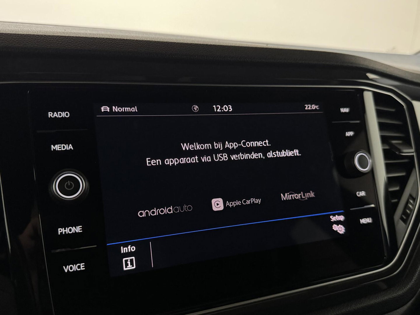 Volkswagen T-Roc 1.5 TSI R-Line Pano Virtual Carplay Sfeer