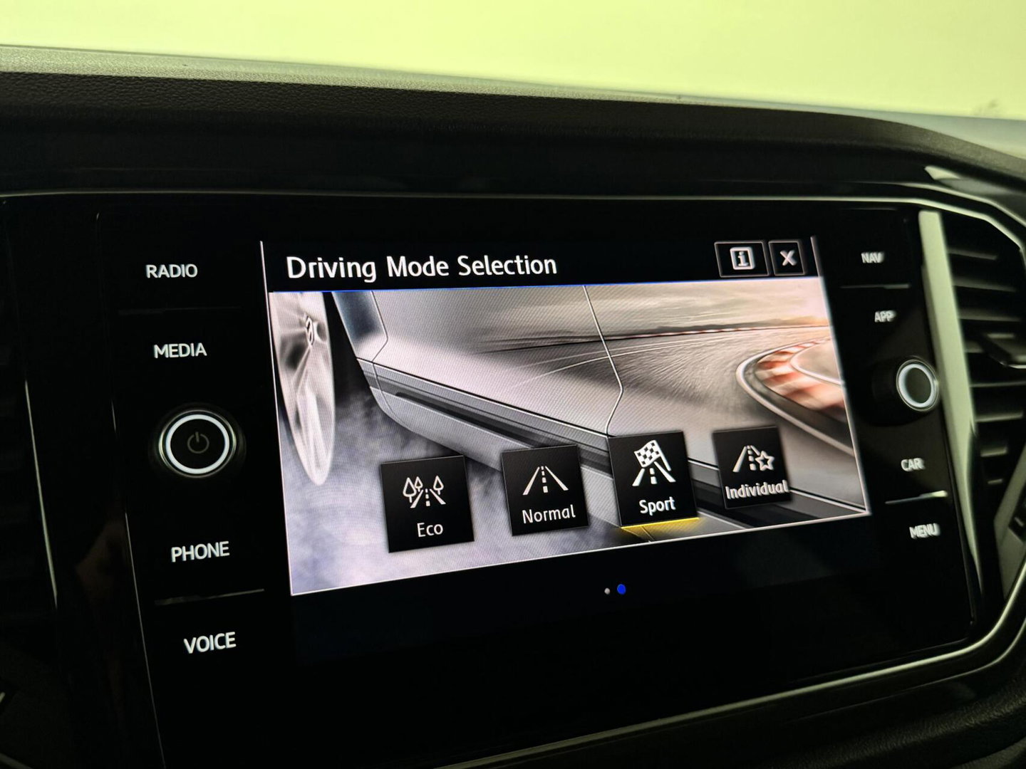 Volkswagen T-Roc 1.5 TSI R-Line Pano Virtual Carplay Sfeer