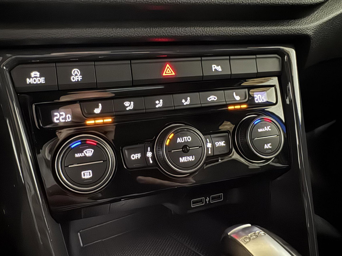 Volkswagen T-Roc 1.5 TSI R-Line Pano Virtual Carplay Sfeer