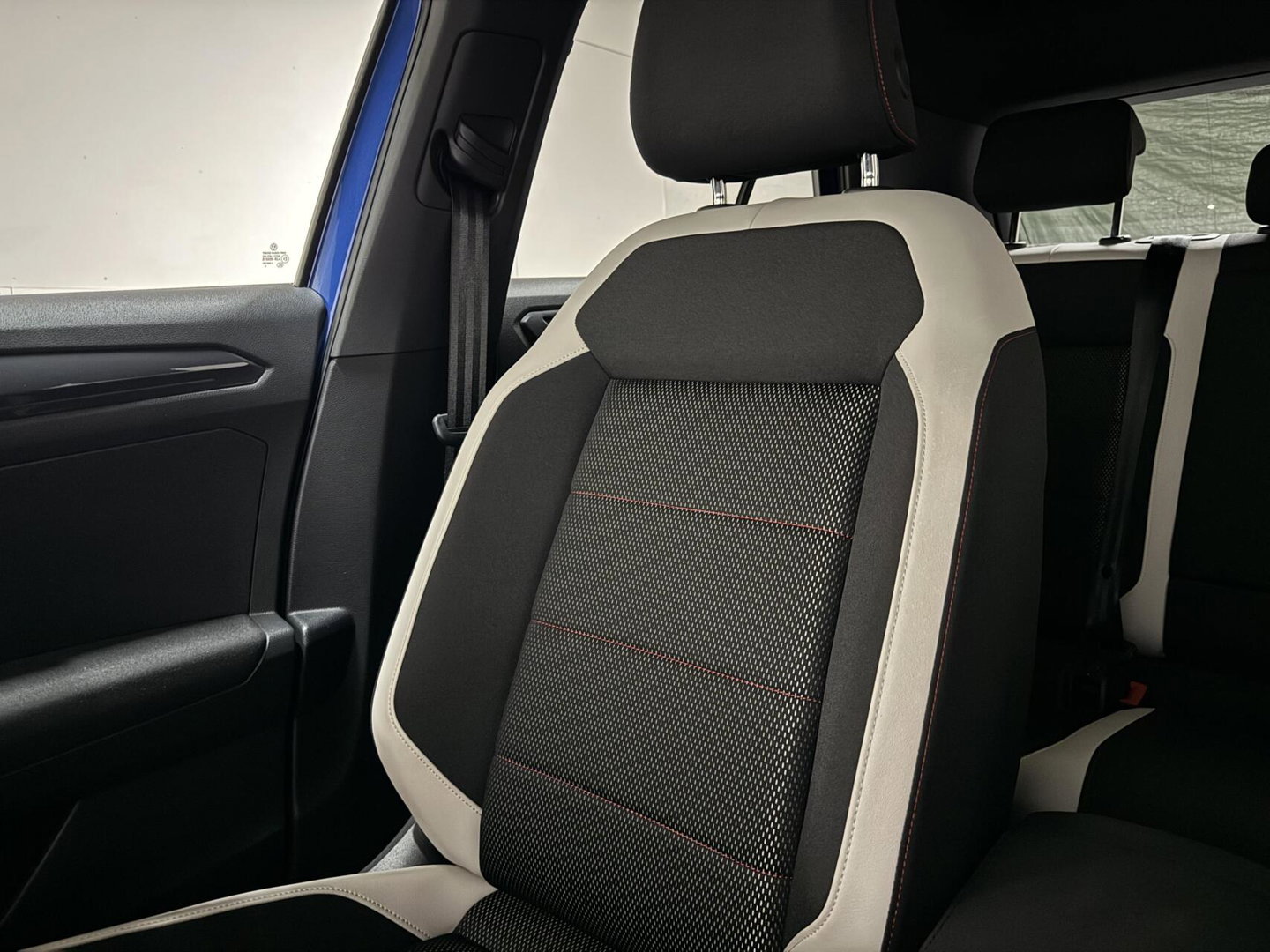 Volkswagen T-Roc 1.5 TSI R-Line Pano Virtual Carplay Sfeer