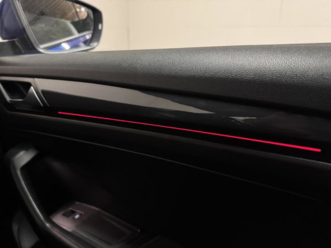Volkswagen T-Roc 1.5 TSI R-Line Pano Virtual Carplay Sfeer