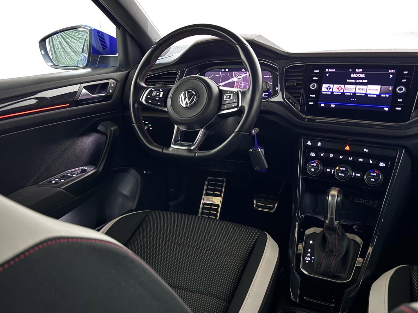 Volkswagen T-Roc 1.5 TSI R-Line Pano Virtual Carplay Sfeer