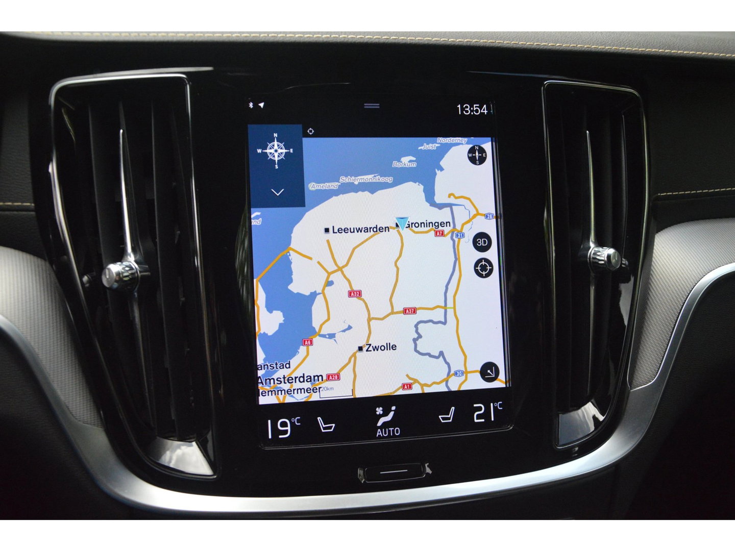 Volvo V60 T6 Hybride AWD Plus Dark LONG RANGE | Head-Up | Panoramadak | Stoel + Stuur Verwarming | Camera | Trekhaak |