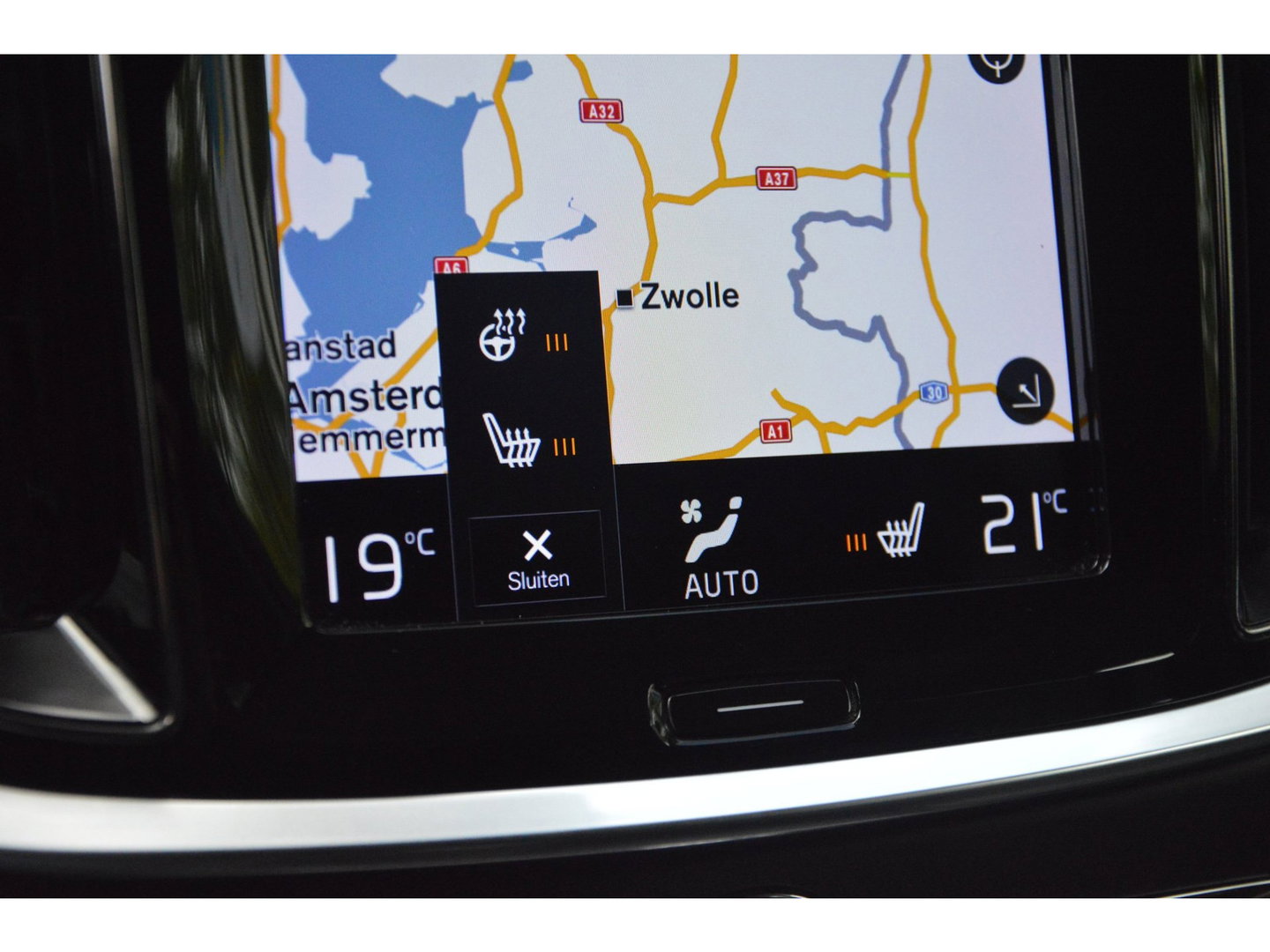 Volvo V60 T6 Hybride AWD Plus Dark LONG RANGE | Head-Up | Panoramadak | Stoel + Stuur Verwarming | Camera | Trekhaak |
