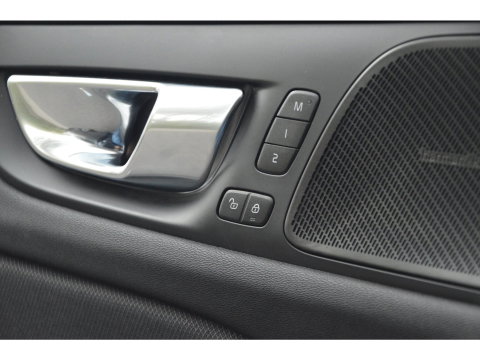 Volvo V60 T6 Hybride AWD Plus Dark LONG RANGE | Head-Up | Panoramadak | Stoel + Stuur Verwarming | Camera | Trekhaak |