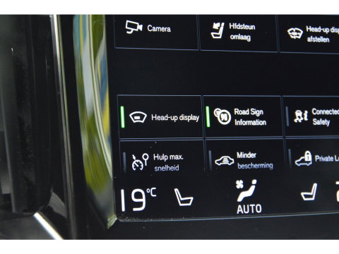 Volvo V60 T6 Hybride AWD Plus Dark LONG RANGE | Head-Up | Panoramadak | Stoel + Stuur Verwarming | Camera | Trekhaak |