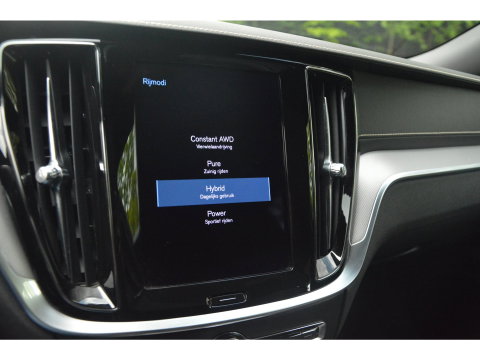 Volvo V60 T6 Hybride AWD Plus Dark LONG RANGE | Head-Up | Panoramadak | Stoel + Stuur Verwarming | Camera | Trekhaak |