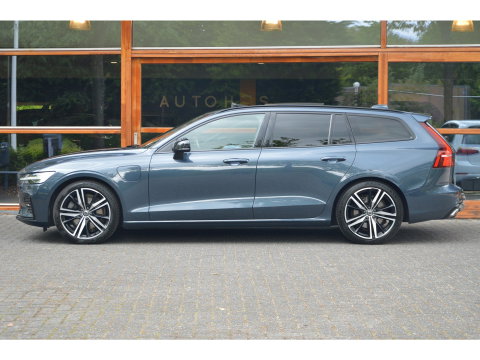 Volvo V60 T6 Hybride AWD Plus Dark LONG RANGE | Head-Up | Panoramadak | Stoel + Stuur Verwarming | Camera | Trekhaak |