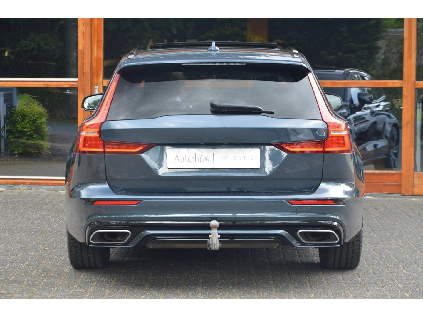 Volvo V60 T6 Hybride AWD Plus Dark LONG RANGE | Head-Up | Panoramadak | Stoel + Stuur Verwarming | Camera | Trekhaak |