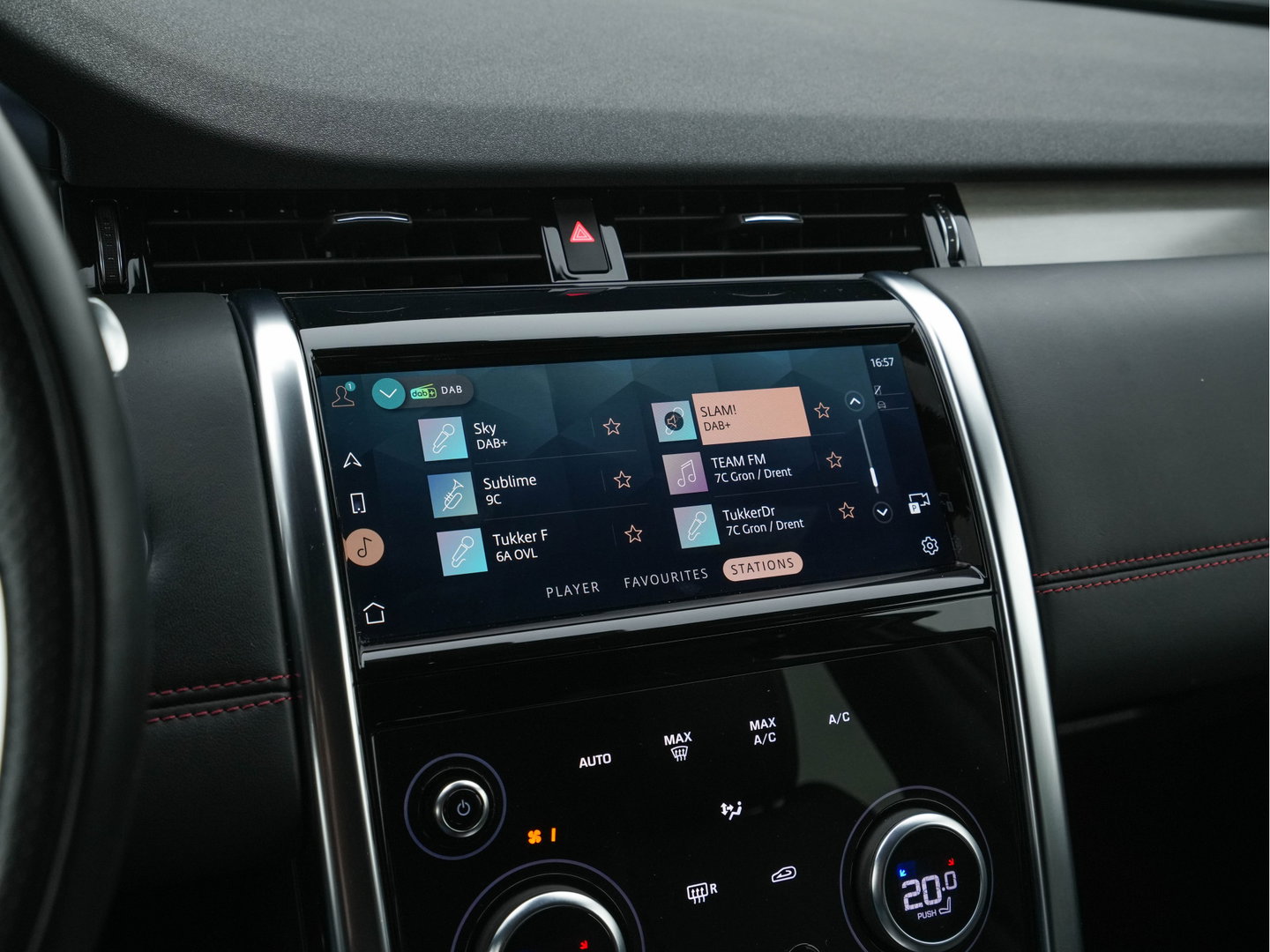 Land Rover Discovery Sport P300e 1.5 R-Dynamic HSE Black Exterior Pack AWD (Plug-in) (INCL-BTW) *LEATHER | FULL-LED | DIGI-COCKPIT | MERIDIAN-AUDIO | BLINDSPOT | KEYLESS | SHIFTPADDLES | PRIVACYGLASS | NAVI-FULLMAP | ECC | MEMORY-PACK | PDC | CRUISE | 20''ALU*