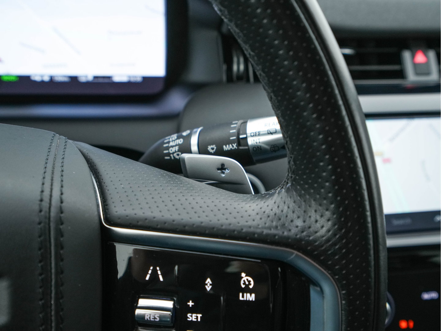 Land Rover Discovery Sport P300e 1.5 R-Dynamic HSE Black Exterior Pack AWD (Plug-in) (INCL-BTW) *LEATHER | FULL-LED | DIGI-COCKPIT | MERIDIAN-AUDIO | BLINDSPOT | KEYLESS | SHIFTPADDLES | PRIVACYGLASS | NAVI-FULLMAP | ECC | MEMORY-PACK | PDC | CRUISE | 20''ALU*