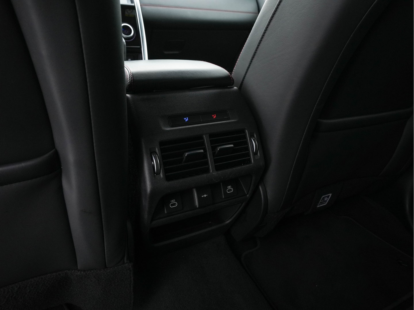 Land Rover Discovery Sport P300e 1.5 R-Dynamic HSE Black Exterior Pack AWD (Plug-in) (INCL-BTW) *LEATHER | FULL-LED | DIGI-COCKPIT | MERIDIAN-AUDIO | BLINDSPOT | KEYLESS | SHIFTPADDLES | PRIVACYGLASS | NAVI-FULLMAP | ECC | MEMORY-PACK | PDC | CRUISE | 20''ALU*
