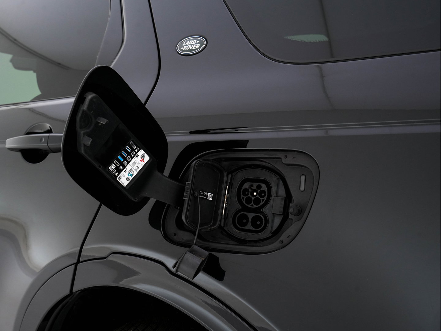 Land Rover Discovery Sport P300e 1.5 R-Dynamic HSE Black Exterior Pack AWD (Plug-in) (INCL-BTW) *LEATHER | FULL-LED | DIGI-COCKPIT | MERIDIAN-AUDIO | BLINDSPOT | KEYLESS | SHIFTPADDLES | PRIVACYGLASS | NAVI-FULLMAP | ECC | MEMORY-PACK | PDC | CRUISE | 20''ALU*