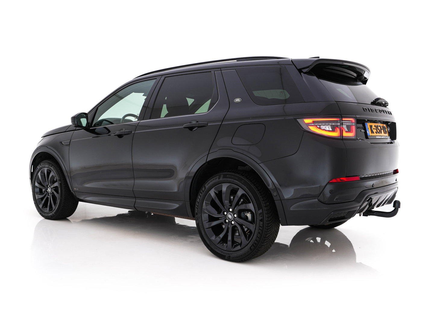Land Rover Discovery Sport P300e 1.5 R-Dynamic HSE Black Exterior Pack AWD (Plug-in) (INCL-BTW) *LEATHER | FULL-LED | DIGI-COCKPIT | MERIDIAN-AUDIO | BLINDSPOT | KEYLESS | SHIFTPADDLES | PRIVACYGLASS | NAVI-FULLMAP | ECC | MEMORY-PACK | PDC | CRUISE | 20''ALU*