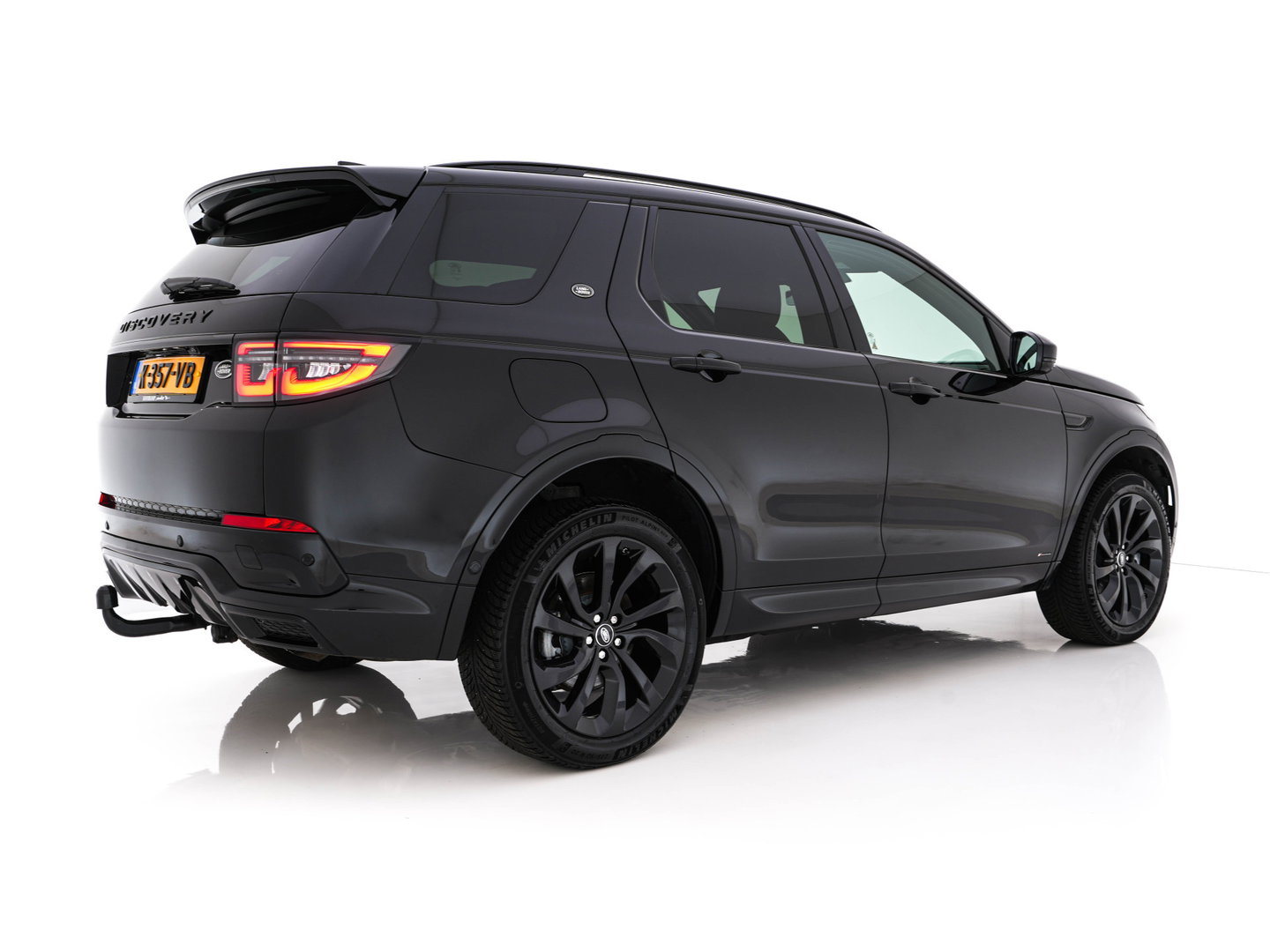 Land Rover Discovery Sport P300e 1.5 R-Dynamic HSE Black Exterior Pack AWD (Plug-in) (INCL-BTW) *LEATHER | FULL-LED | DIGI-COCKPIT | MERIDIAN-AUDIO | BLINDSPOT | KEYLESS | SHIFTPADDLES | PRIVACYGLASS | NAVI-FULLMAP | ECC | MEMORY-PACK | PDC | CRUISE | 20''ALU*