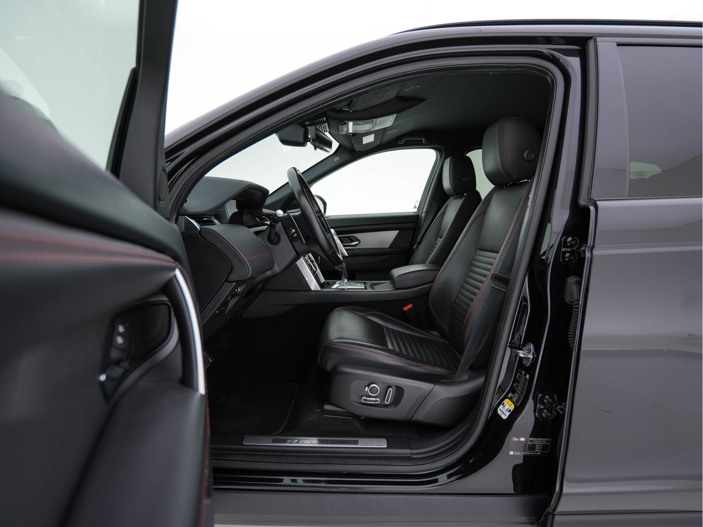 Land Rover Discovery Sport P300e 1.5 R-Dynamic HSE Black Exterior Pack AWD (Plug-in) (INCL-BTW) *LEATHER | FULL-LED | DIGI-COCKPIT | MERIDIAN-AUDIO | BLINDSPOT | KEYLESS | SHIFTPADDLES | PRIVACYGLASS | NAVI-FULLMAP | ECC | MEMORY-PACK | PDC | CRUISE | 20''ALU*