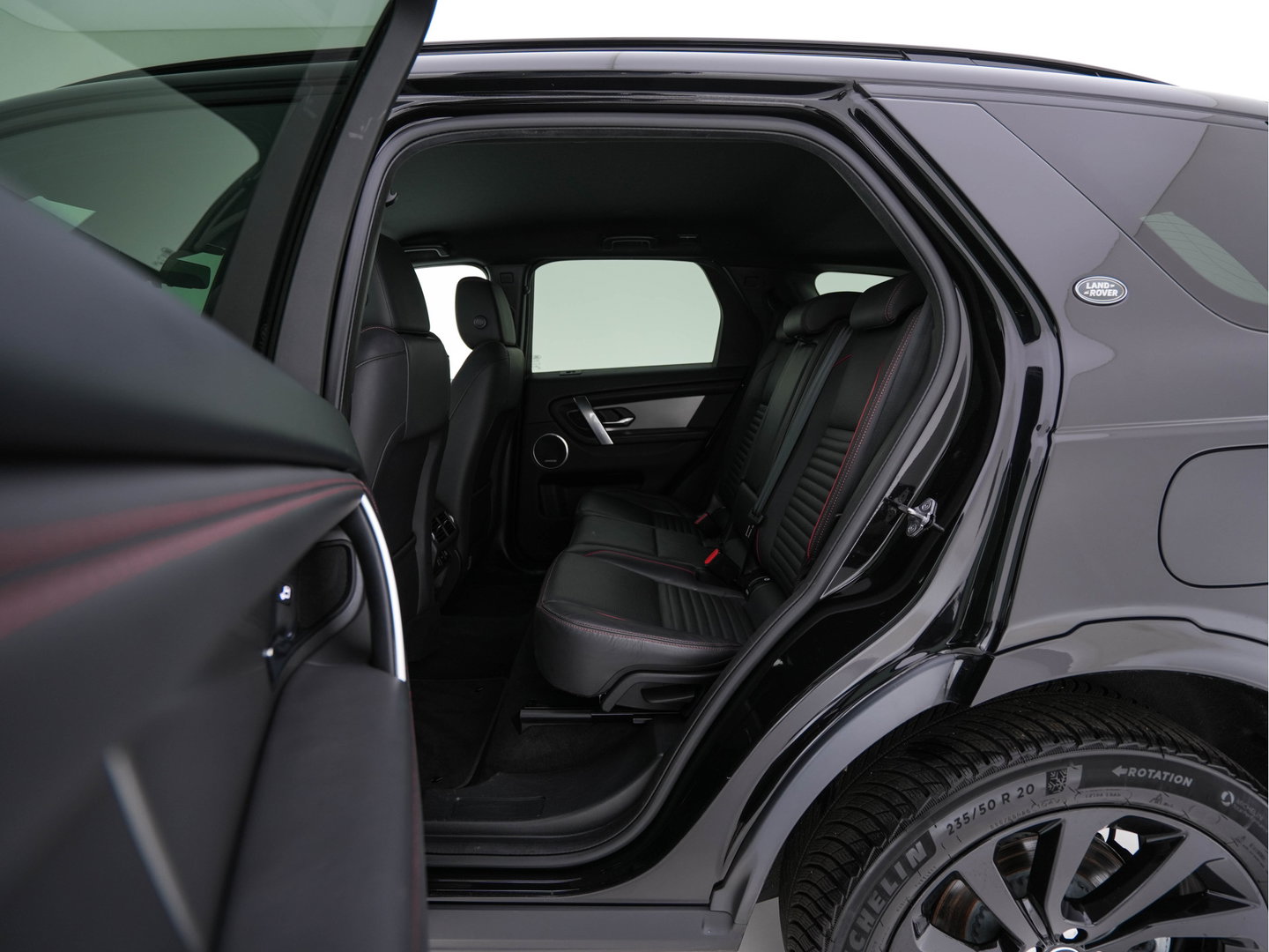 Land Rover Discovery Sport P300e 1.5 R-Dynamic HSE Black Exterior Pack AWD (Plug-in) (INCL-BTW) *LEATHER | FULL-LED | DIGI-COCKPIT | MERIDIAN-AUDIO | BLINDSPOT | KEYLESS | SHIFTPADDLES | PRIVACYGLASS | NAVI-FULLMAP | ECC | MEMORY-PACK | PDC | CRUISE | 20''ALU*