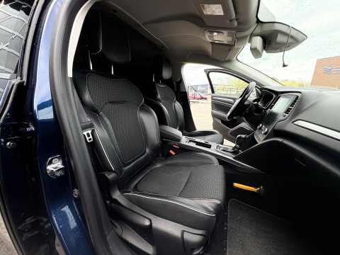 Renault Mégane Van 1.5 dCi BOSE | MARGE | AUTOMAAT | LED | GRIJS KENTEKEN | KEYLESS | CAMERA | CLIMA
