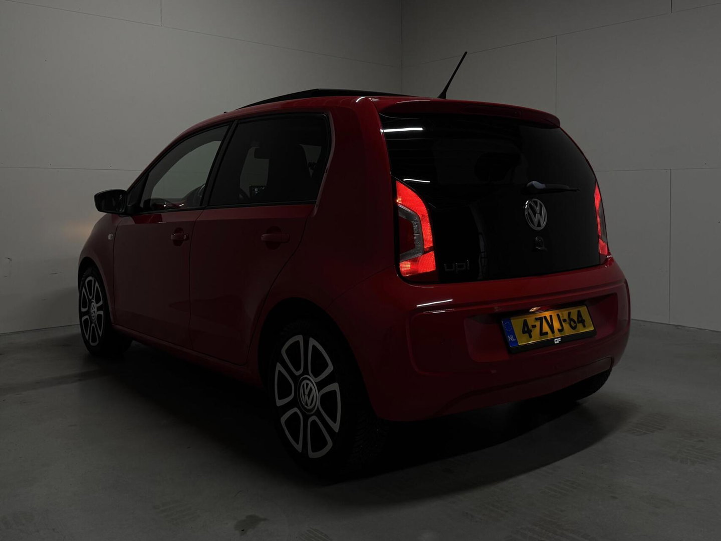 Volkswagen up! 1.0 high up! Pano Fender Cruise Navi PDC NAP
