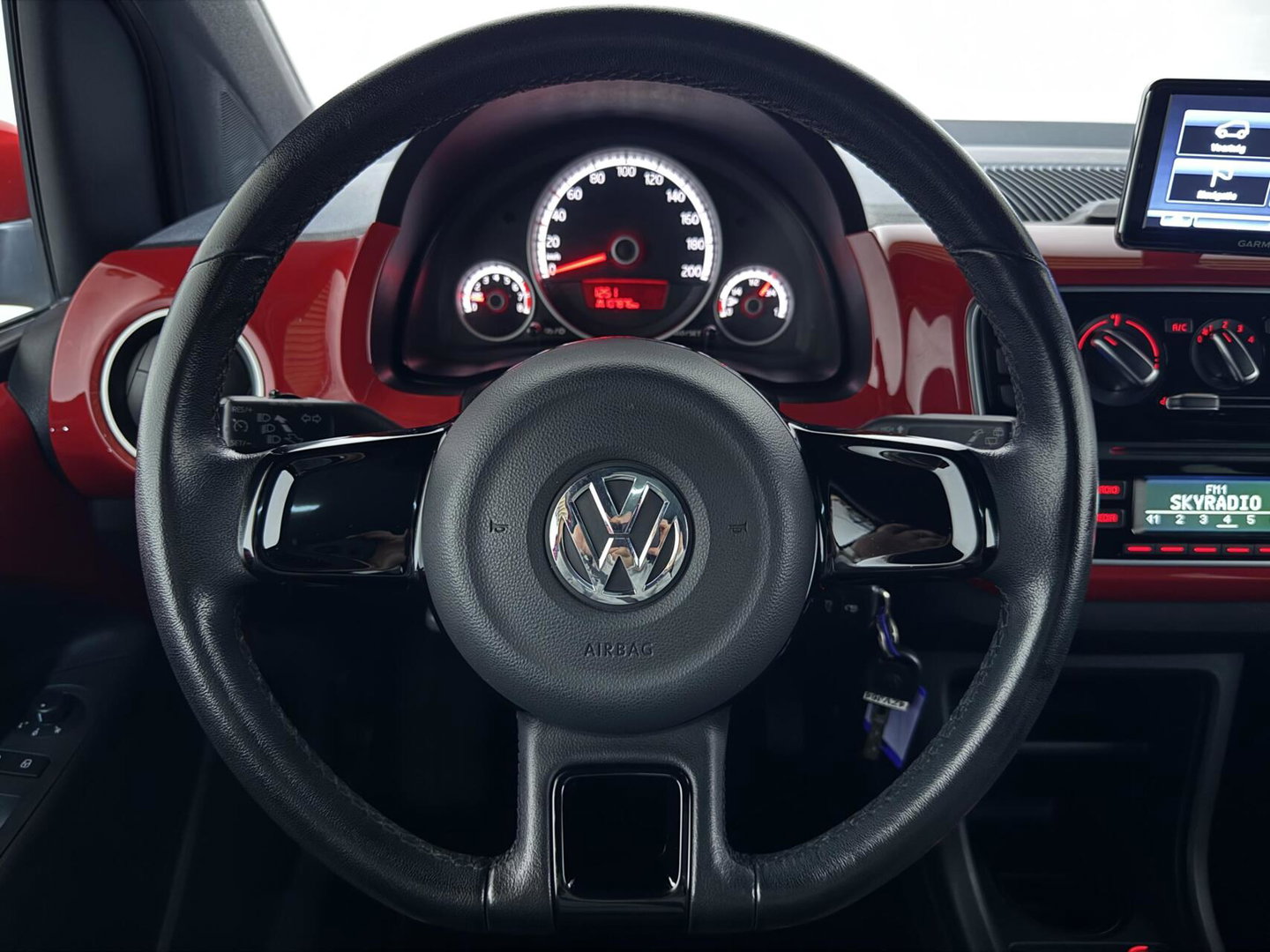 Volkswagen up! 1.0 high up! Pano Fender Cruise Navi PDC NAP