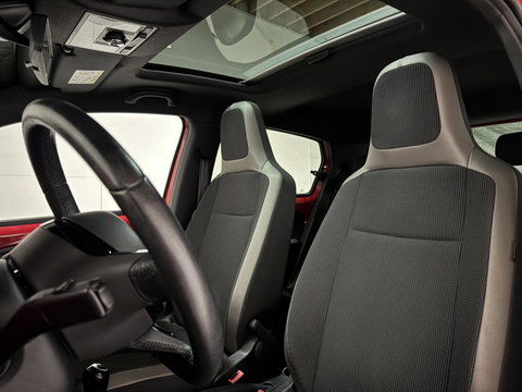 Volkswagen up! 1.0 high up! Pano Fender Cruise Navi PDC NAP