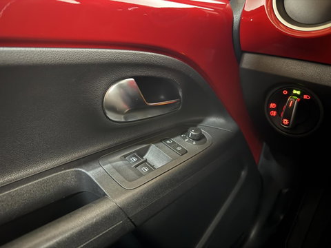 Volkswagen up! 1.0 high up! Pano Fender Cruise Navi PDC NAP