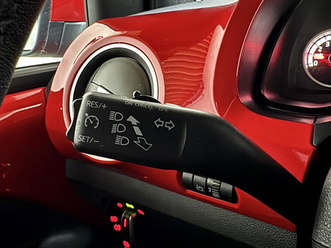 Volkswagen up! 1.0 high up! Pano Fender Cruise Navi PDC NAP