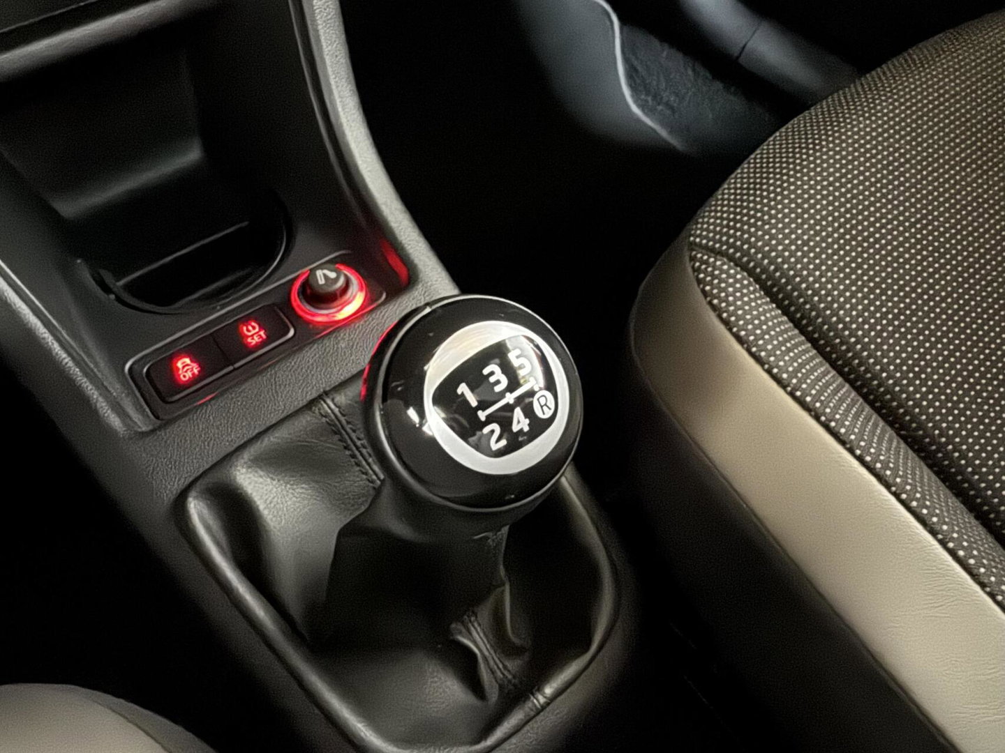 Volkswagen up! 1.0 high up! Pano Fender Cruise Navi PDC NAP
