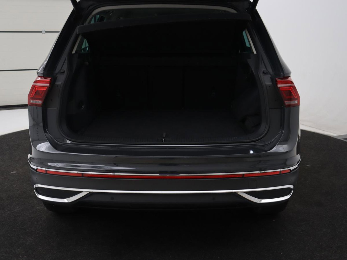Volkswagen Tiguan 1.4 TSI eHybrid Elegance Exclusive | SOH 89,1% | Leder | Stoelverwarming | 360 Camera | Virtual Cockpit | Adaptive cruise | Carplay | Sfeerverlichting | Navigatie | Matrix LED | PHEV | Plug In