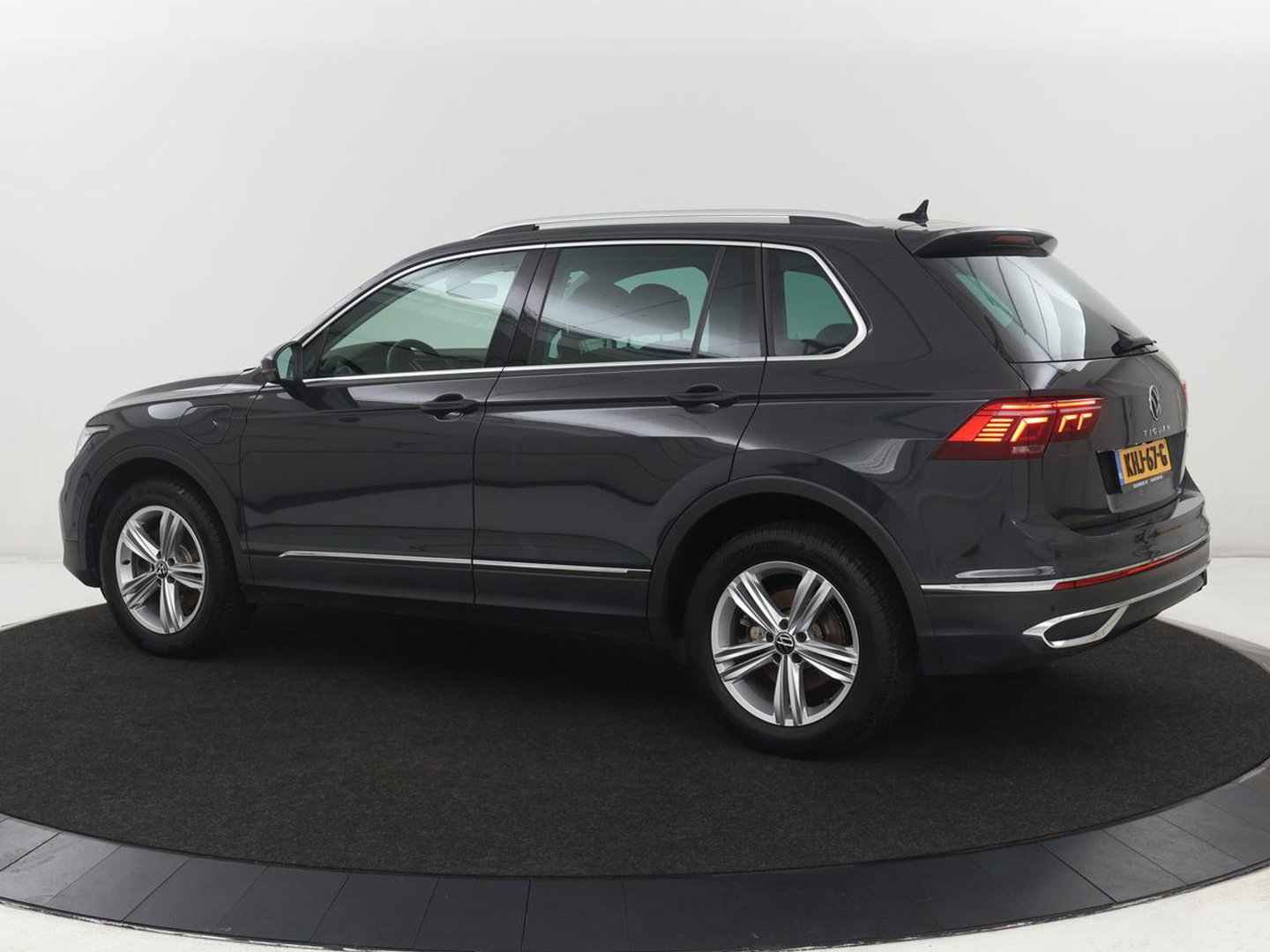 Volkswagen Tiguan 1.4 TSI eHybrid Elegance Exclusive | SOH 89,1% | Leder | Stoelverwarming | 360 Camera | Virtual Cockpit | Adaptive cruise | Carplay | Sfeerverlichting | Navigatie | Matrix LED | PHEV | Plug In