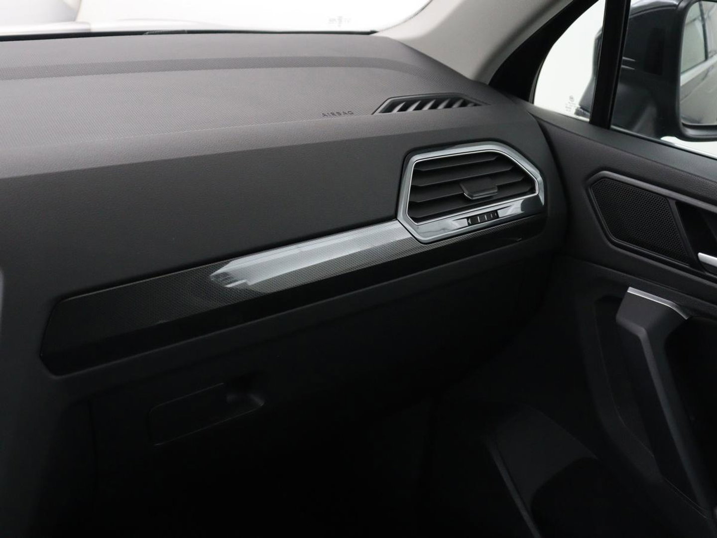 Volkswagen Tiguan 1.4 TSI eHybrid Elegance Exclusive | SOH 89,1% | Leder | Stoelverwarming | 360 Camera | Virtual Cockpit | Adaptive cruise | Carplay | Sfeerverlichting | Navigatie | Matrix LED | PHEV | Plug In