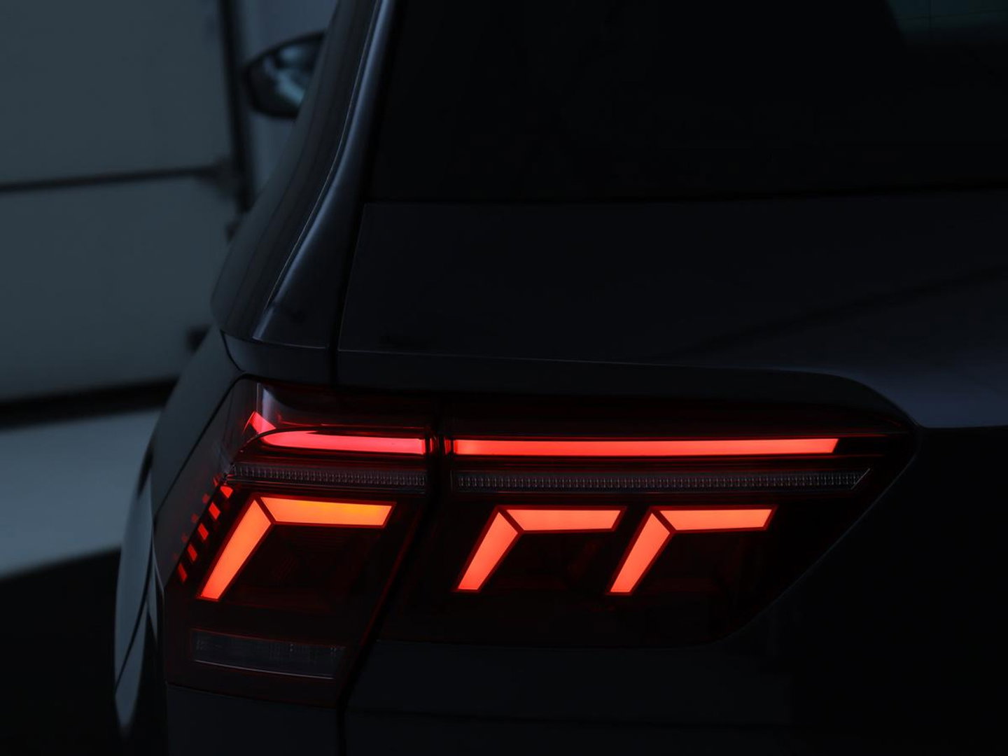 Volkswagen Tiguan 1.4 TSI eHybrid Elegance Exclusive | SOH 89,1% | Leder | Stoelverwarming | 360 Camera | Virtual Cockpit | Adaptive cruise | Carplay | Sfeerverlichting | Navigatie | Matrix LED | PHEV | Plug In