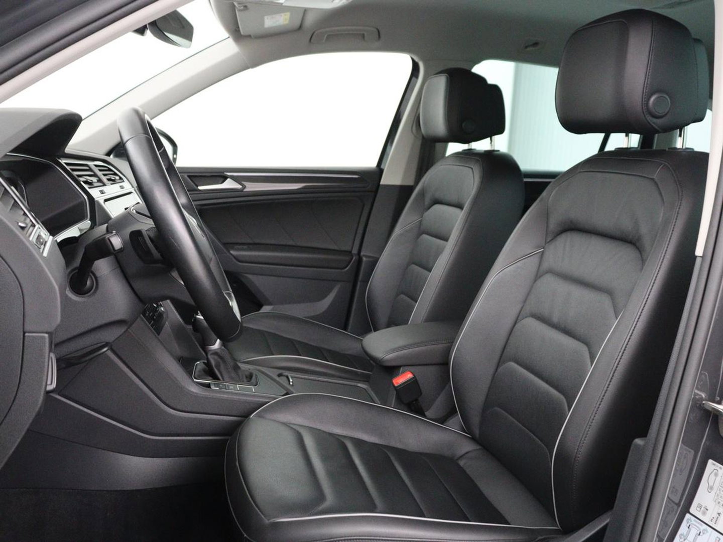 Volkswagen Tiguan 1.4 TSI eHybrid Elegance Exclusive | SOH 89,1% | Leder | Stoelverwarming | 360 Camera | Virtual Cockpit | Adaptive cruise | Carplay | Sfeerverlichting | Navigatie | Matrix LED | PHEV | Plug In