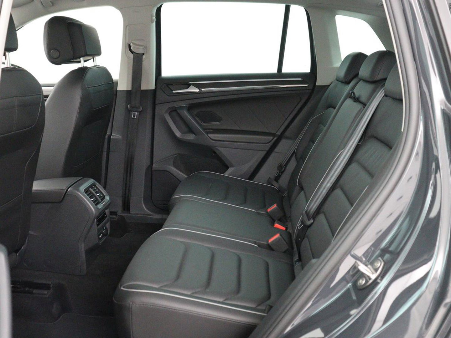 Volkswagen Tiguan 1.4 TSI eHybrid Elegance Exclusive | SOH 89,1% | Leder | Stoelverwarming | 360 Camera | Virtual Cockpit | Adaptive cruise | Carplay | Sfeerverlichting | Navigatie | Matrix LED | PHEV | Plug In