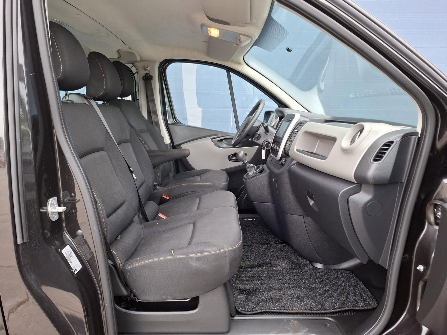 Renault Trafic 1.6 dCi T29 L2H1 DC Comfort DUBBEL CABINE / CRUISE CONTROLE / DEALER ONDERHOUDEN / NAVI