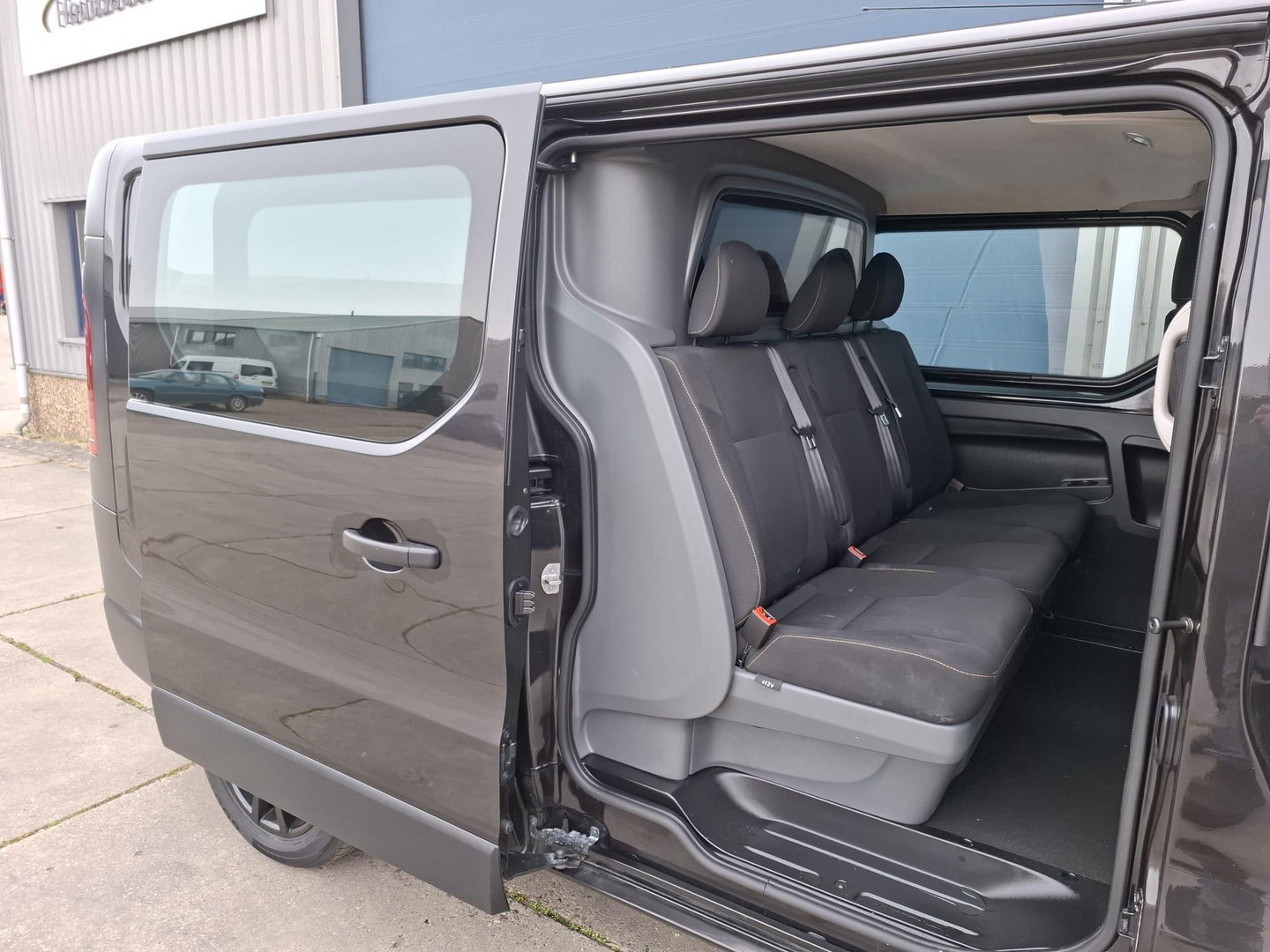 Renault Trafic 1.6 dCi T29 L2H1 DC Comfort DUBBEL CABINE / CRUISE CONTROLE / DEALER ONDERHOUDEN / NAVI