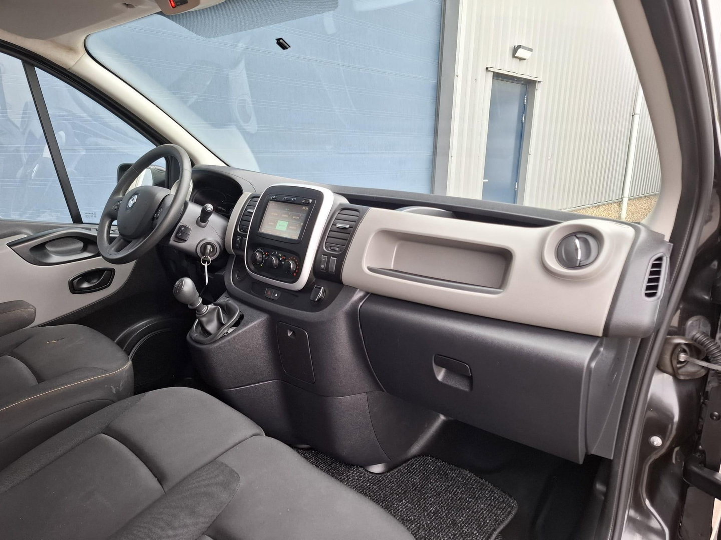 Renault Trafic 1.6 dCi T29 L2H1 DC Comfort DUBBEL CABINE / CRUISE CONTROLE / DEALER ONDERHOUDEN / NAVI