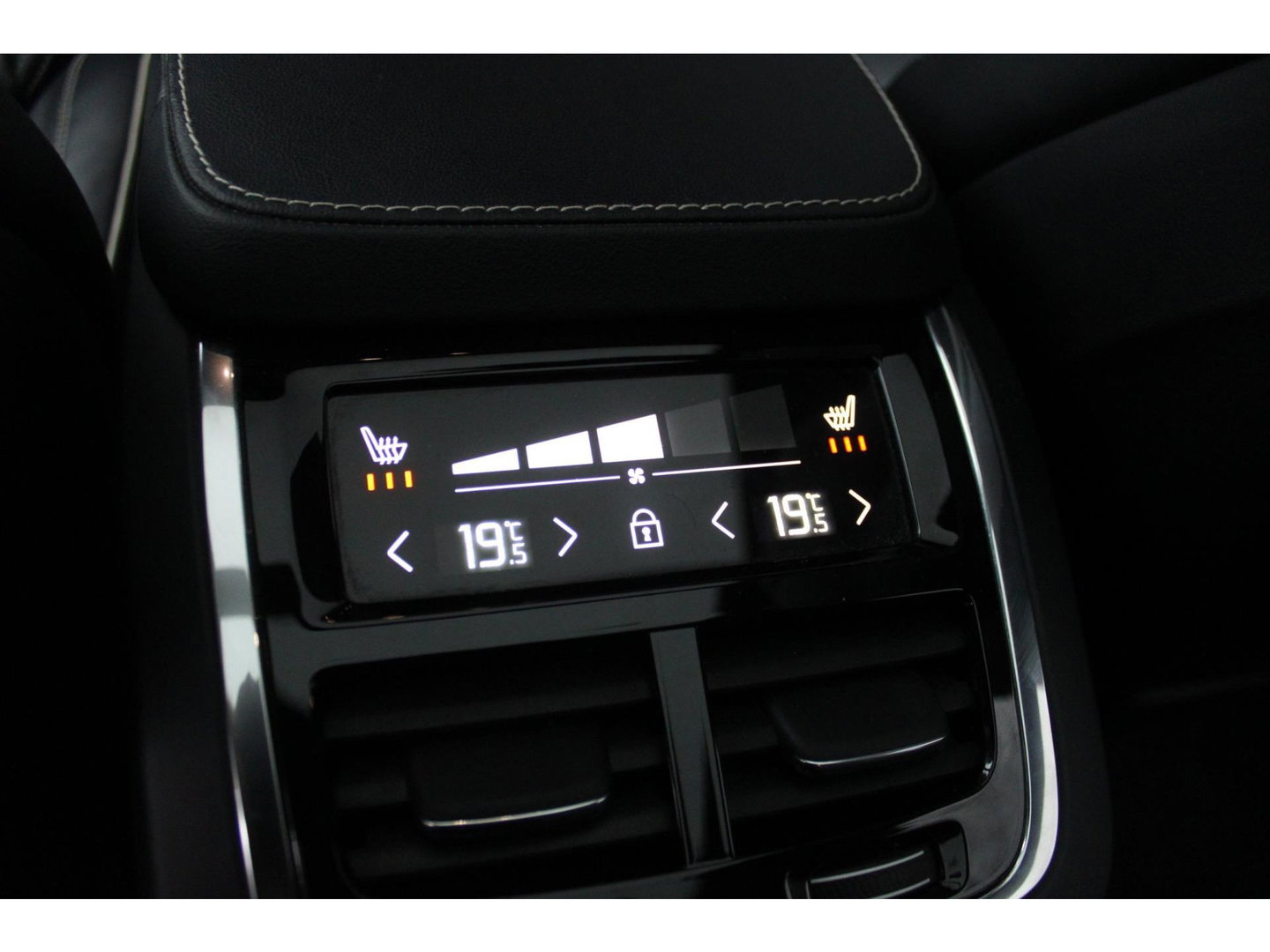 Volvo XC90 T8 Hybride Plus Dark LONG RANGE | Head-Up | Harman/Kardon | 360 Camera | Panoramadak | Trekhaak 2350kg |