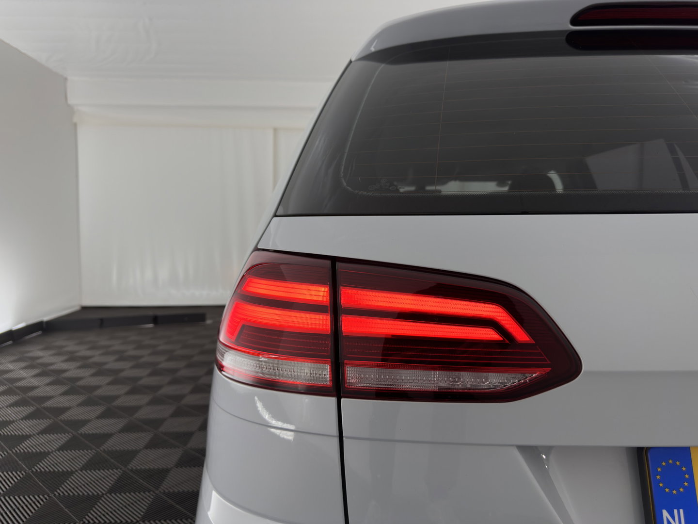 Volkswagen Golf Variant 1.0 TSI Comfortline *ADAPTIVE-CRUISE | NAVI-FULLMAP | HEATED-COMFORTSEATS | DAB | PRIVACY-GLASS | ECC | CARPLAY | PDC | TOWBAR | 16''ALU*