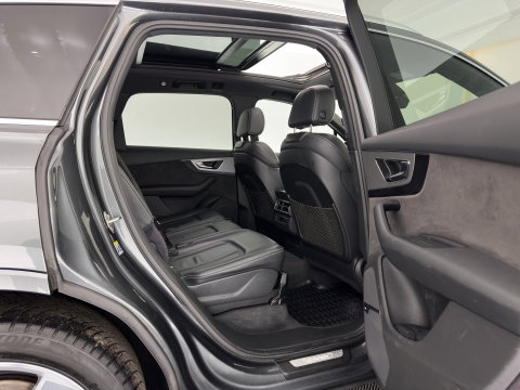 Audi Q7 3.0 TDI e-tron Quattro S-Line Sportpack (Plug-In) Aut. *PANO | LEATHER | FULL-LED | BOSE-AUDIO | ADAPTIVE-CRUISE | MEMORY-PACK | BLINDSPOT | CAMERA | DIGI-COCKPIT | NAVI-FULLMAP | SHIFTPADDLES | PRIVACYGLASS | AMBIENTLIGHT | 20''ALU*