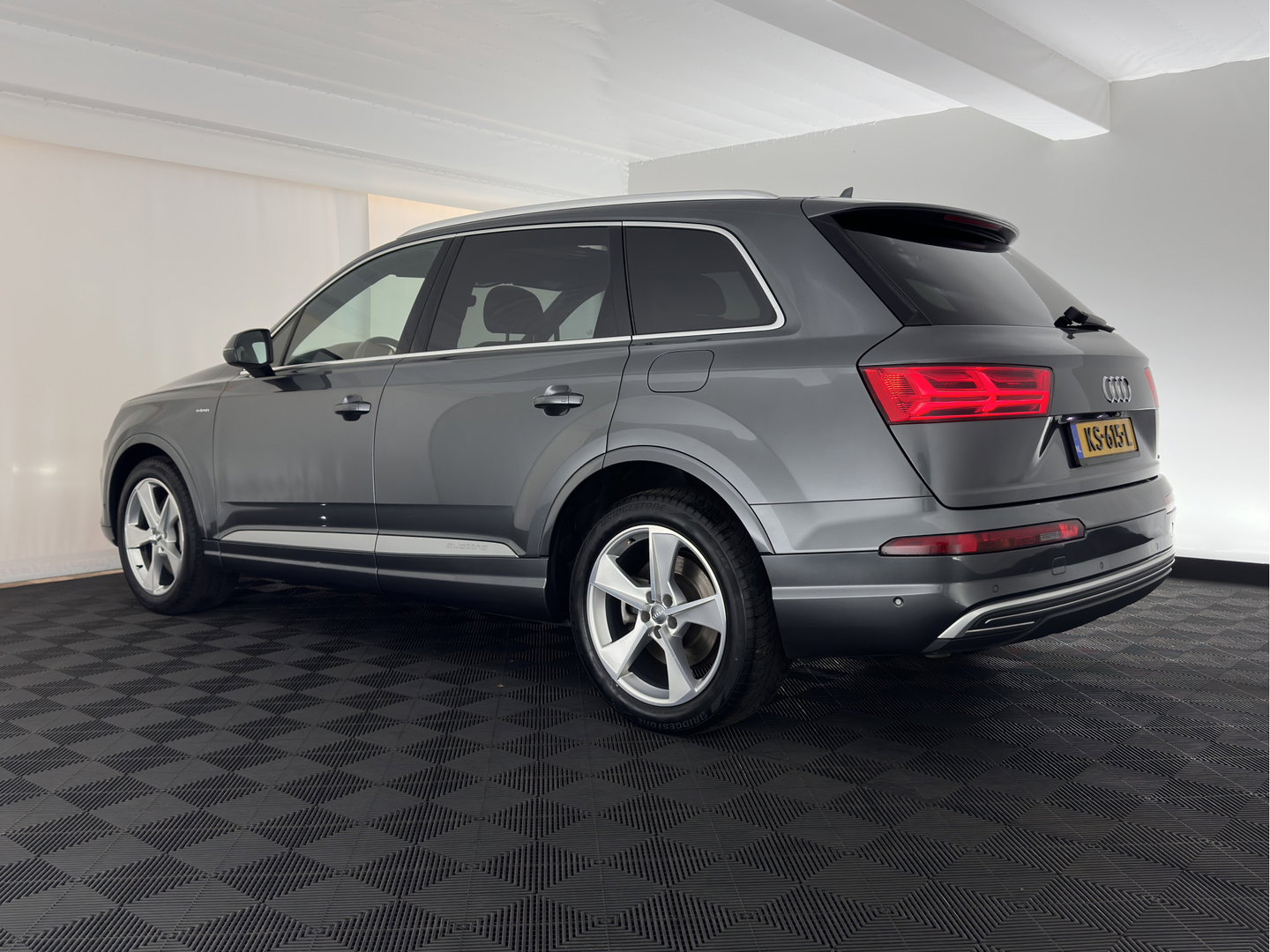 Audi Q7 3.0 TDI e-tron Quattro S-Line Sportpack (Plug-In) Aut. *PANO | LEATHER | FULL-LED | BOSE-AUDIO | ADAPTIVE-CRUISE | MEMORY-PACK | BLINDSPOT | CAMERA | DIGI-COCKPIT | NAVI-FULLMAP | SHIFTPADDLES | PRIVACYGLASS | AMBIENTLIGHT | 20''ALU*