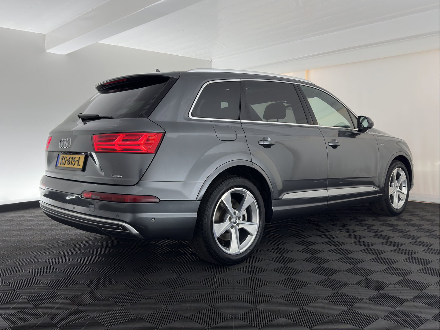 Audi Q7 3.0 TDI e-tron Quattro S-Line Sportpack (Plug-In) Aut. *PANO | LEATHER | FULL-LED | BOSE-AUDIO | ADAPTIVE-CRUISE | MEMORY-PACK | BLINDSPOT | CAMERA | DIGI-COCKPIT | NAVI-FULLMAP | SHIFTPADDLES | PRIVACYGLASS | AMBIENTLIGHT | 20''ALU*